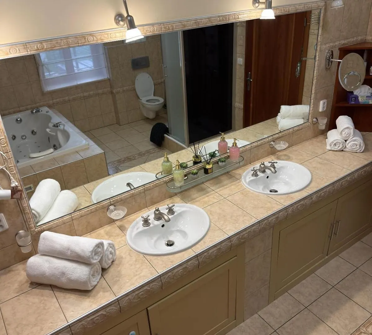 Villa Prague - Wellness, Pool, Jacuzzi, Sauna, Garden, Terraces
